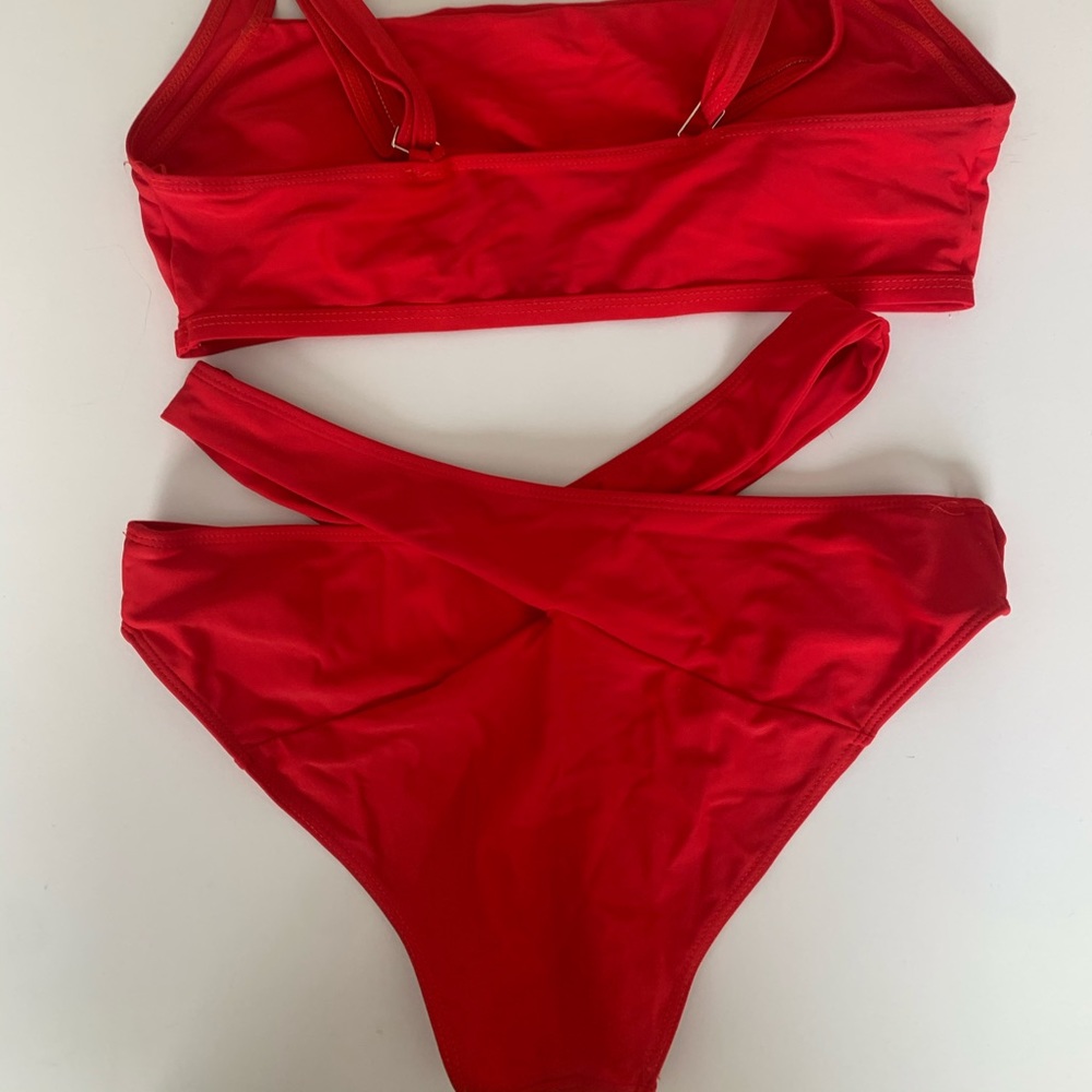 Bikini - Picture 2 of 2